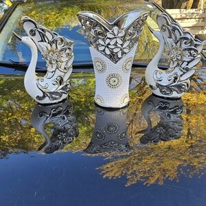 Elegant Silver and White Swan Vase Set
